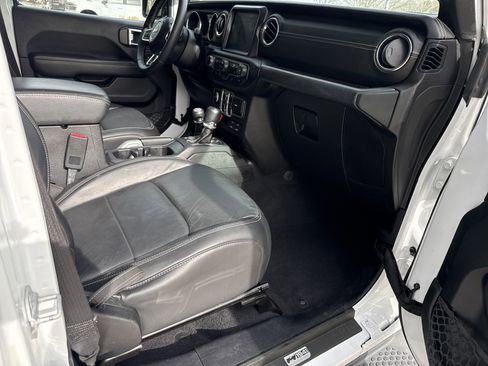 Used 2018 Jeep Wrangler Unlimited Sahara w/ Dual Top Group image 17