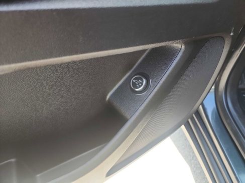 Used 2019 Chevrolet Traverse LT image 17