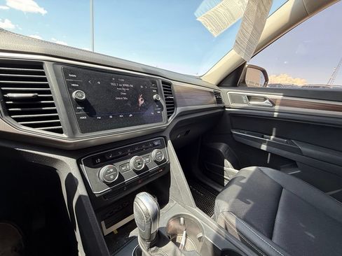 Used 2021 Volkswagen Atlas SE w/ Towing Package FWD image 12
