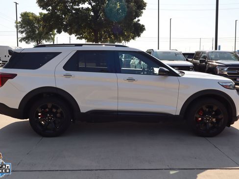 Used 2024 Ford Explorer ST w/ Equipment Group 401A AWD/4WD image 2