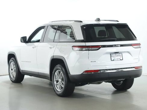 Used 2023 Jeep Grand Cherokee Laredo X AWD/4WD image 39