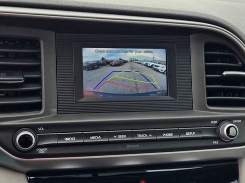 Used 2019 Hyundai Elantra SE image 31