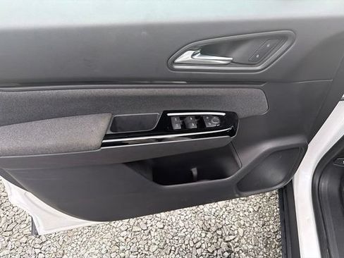 Used 2024 Honda Prologue EX image 12