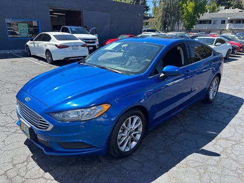 Used 2017 Ford Fusion SE w/ Fusion SE Technology Package FWD image 9