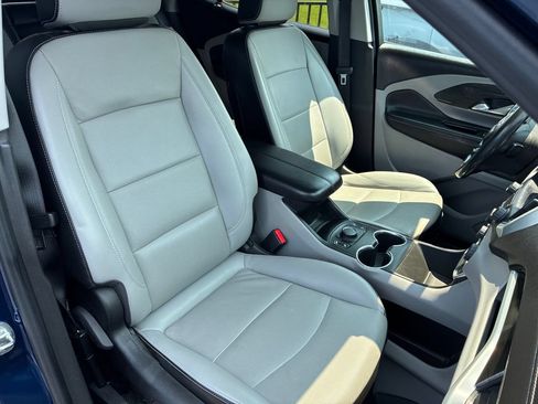 Used 2022 GMC Terrain SLT w/ Infotainment Package II FWD image 19