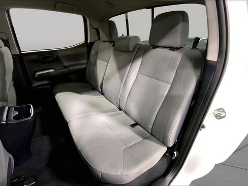 Used 2018 Toyota Tacoma SR5 AWD/4WD image 21