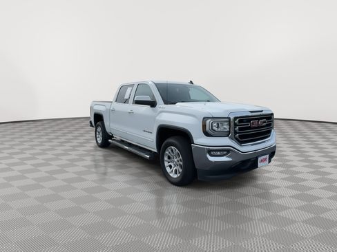 Used 2017 GMC Sierra 1500 SLE w/ SLE Value Package image 3
