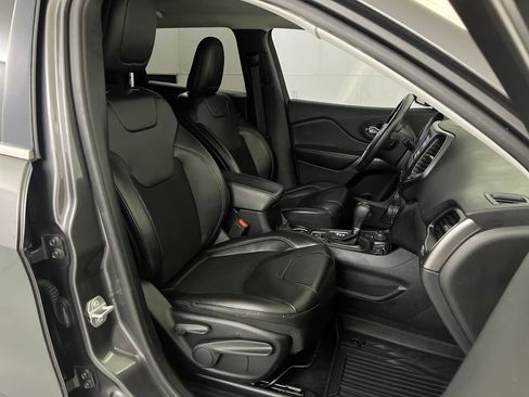 Used 2019 Jeep Cherokee Latitude Plus image 22