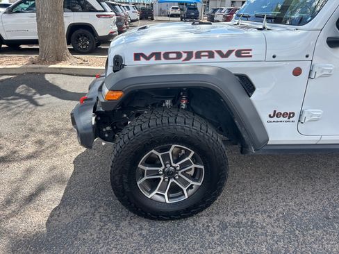 Used 2025 Jeep Gladiator Mojave w/ Convenience Group AWD/4WD image 26