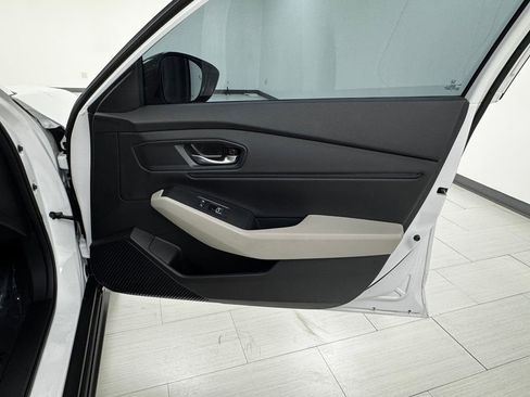 Used 2025 Honda Accord SE image 13