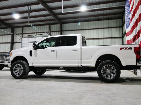 Used 2018 Ford F250 Lariat w/ Lariat Ultimate Package AWD/4WD image 6