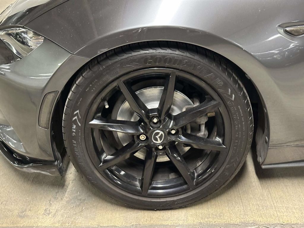 Used 2020 MAZDA MX-5 Miata RF Club RWD image 10