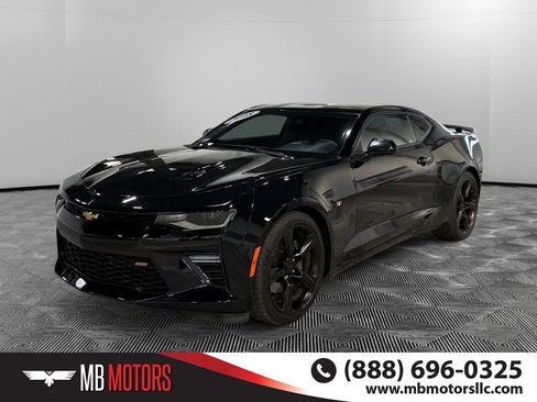 Used 2018 Chevrolet Camaro SS RWD image 9