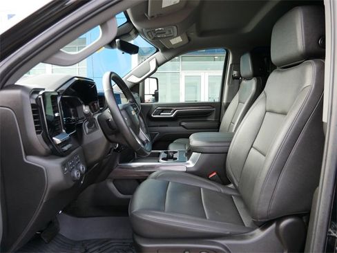 Used 2024 Chevrolet Silverado 3500 LTZ image 7