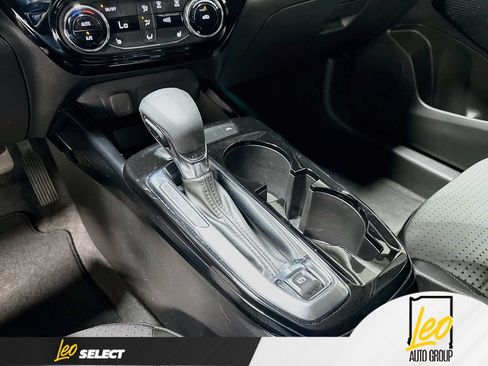 Used 2024 Chevrolet Trax LT w/ LT Convenience Package FWD image 19