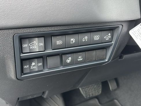 New 2025 Toyota Tundra Platinum AWD/4WD image 27