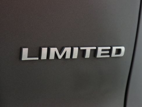 Used 2019 Jeep Cherokee Limited AWD/4WD image 36