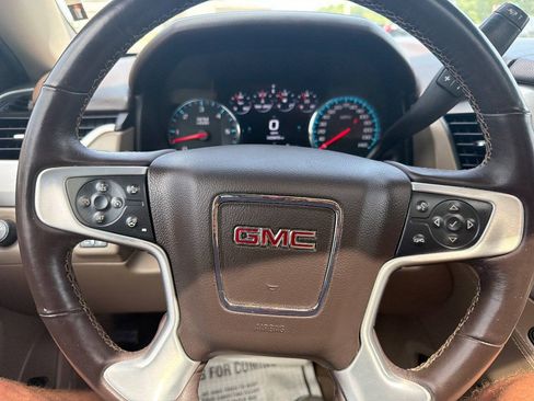 Used 2017 GMC Yukon SLT w/ Premium Edition AWD/4WD image 19