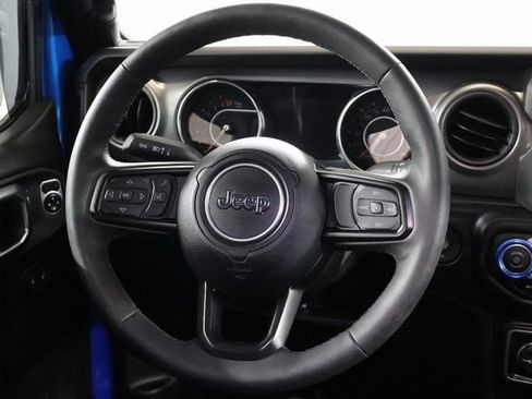 Used 2023 Jeep Gladiator Sport AWD/4WD image 14