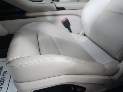 Used 2022 Porsche Taycan image 13