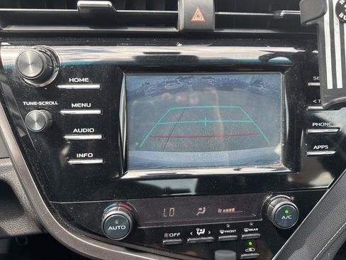 Used 2018 Toyota Camry SE image 8