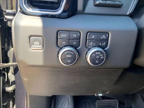 Used 2024 GMC Sierra 1500 Denali AWD/4WD image 33