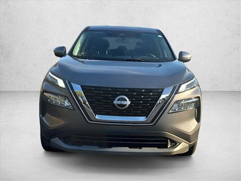 Used 2023 Nissan Rogue SV image 2
