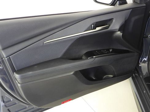Used 2025 Toyota Camry SE FWD image 11