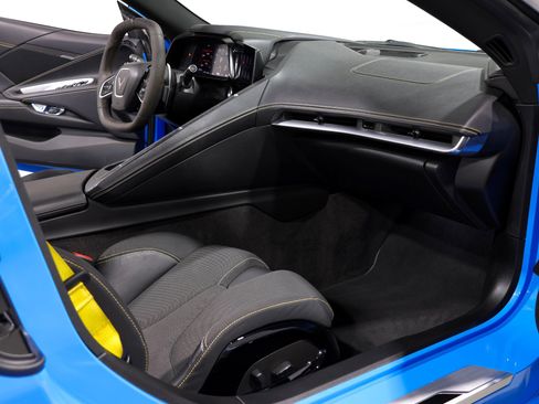 Used 2022 Chevrolet Corvette Stingray Convertible w/ 1LT RWD image 4