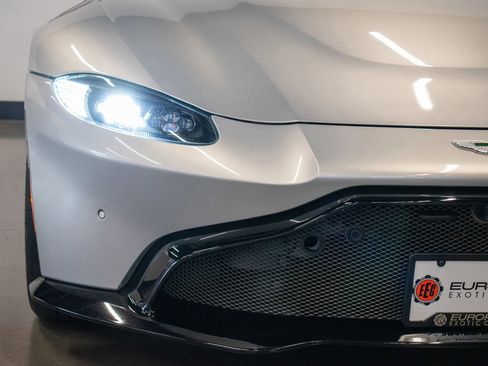 Used 2020 Aston Martin V8 Vantage Coupe RWD image 24
