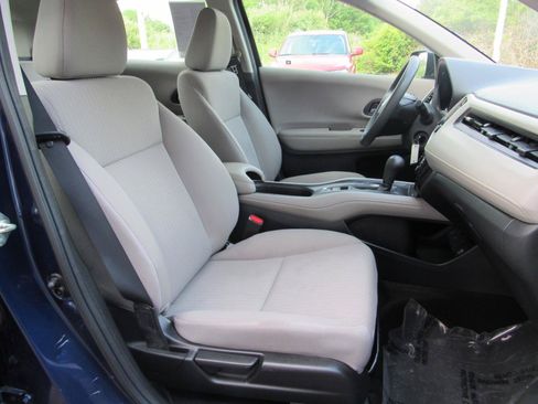 Used 2017 Honda HR-V LX image 6