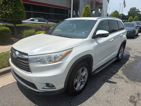 Used 2016 Toyota Highlander Limited w/ Driver Technology Package FWD image 3