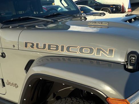Used 2021 Jeep Wrangler Unlimited Rubicon w/ Dual Top Group AWD/4WD image 9