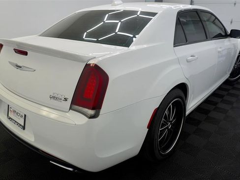 Used 2017 Chrysler 300 S image 7