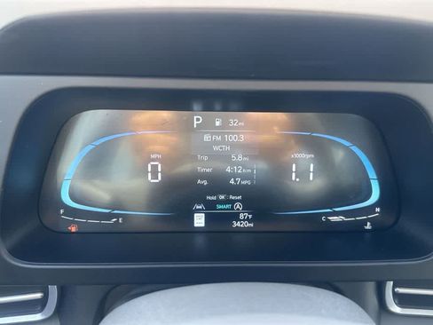 Used 2025 Hyundai Elantra SE FWD image 15