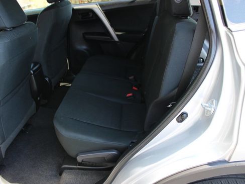 Used 2016 Toyota RAV4 LE image 10