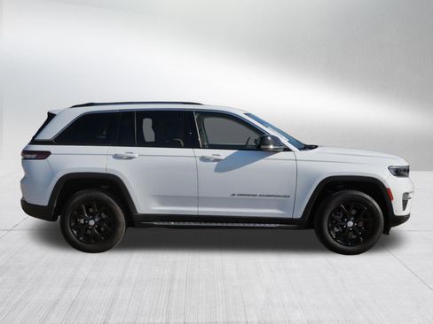 Used 2022 Jeep Grand Cherokee Limited w/ Luxury Tech Group II AWD/4WD image 8