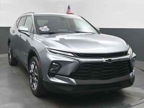 Used 2025 Chevrolet Blazer RS FWD image 3