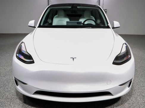 Used 2023 Tesla Model Y Long Range image 4
