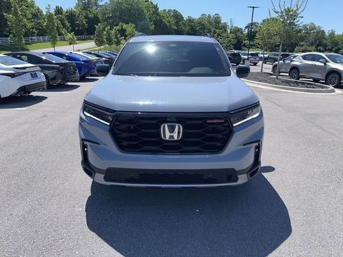 Used 2025 Honda Pilot TrailSport image 5