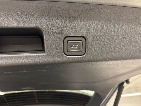 Used 2025 GMC Acadia Elevation image 21