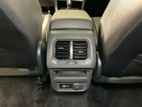 Used 2020 Volkswagen Tiguan SE w/ Panoramic Sunroof Package image 18