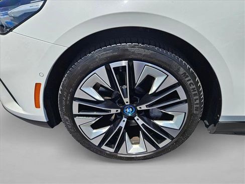 Used 2025 BMW i5 eDrive40i w/ Premium Package RWD image 24