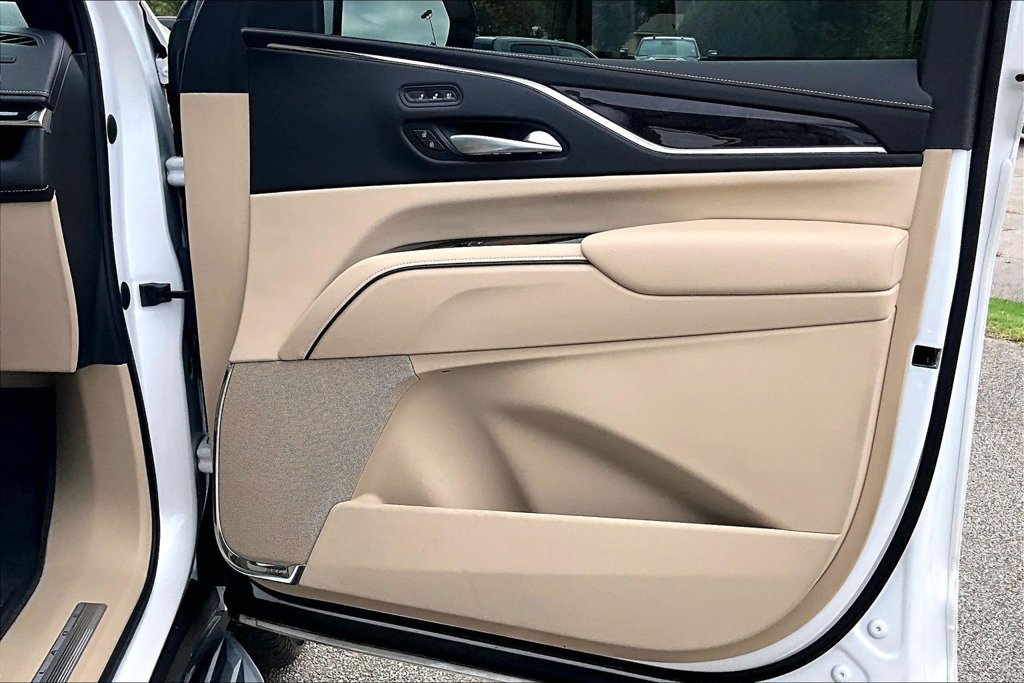 Used 2023 Cadillac Escalade Premium Luxury AWD/4WD image 21