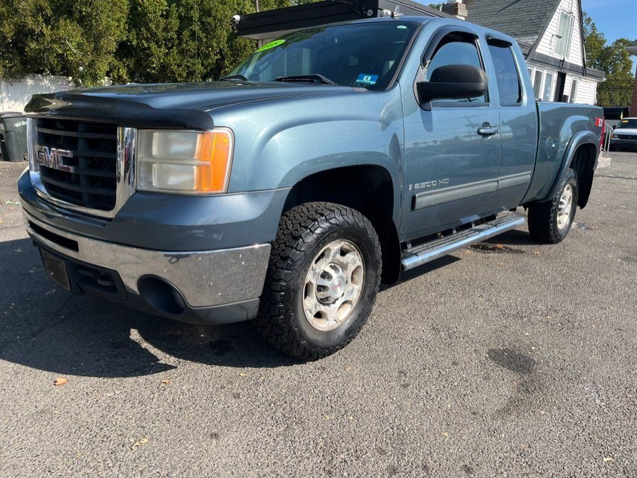 Used 2008 GMC Sierra 2500 SLT w/ Z71 Off-Road Package AWD/4WD image 2