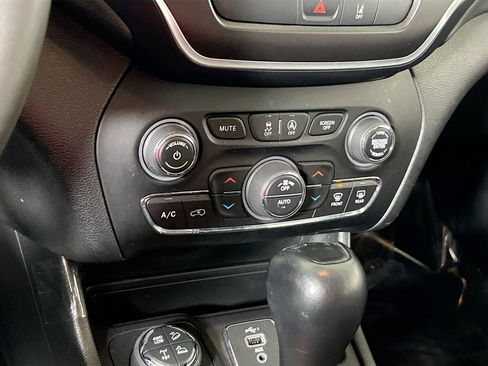 Used 2022 Jeep Cherokee Trailhawk w/ Trailer Tow Group image 15