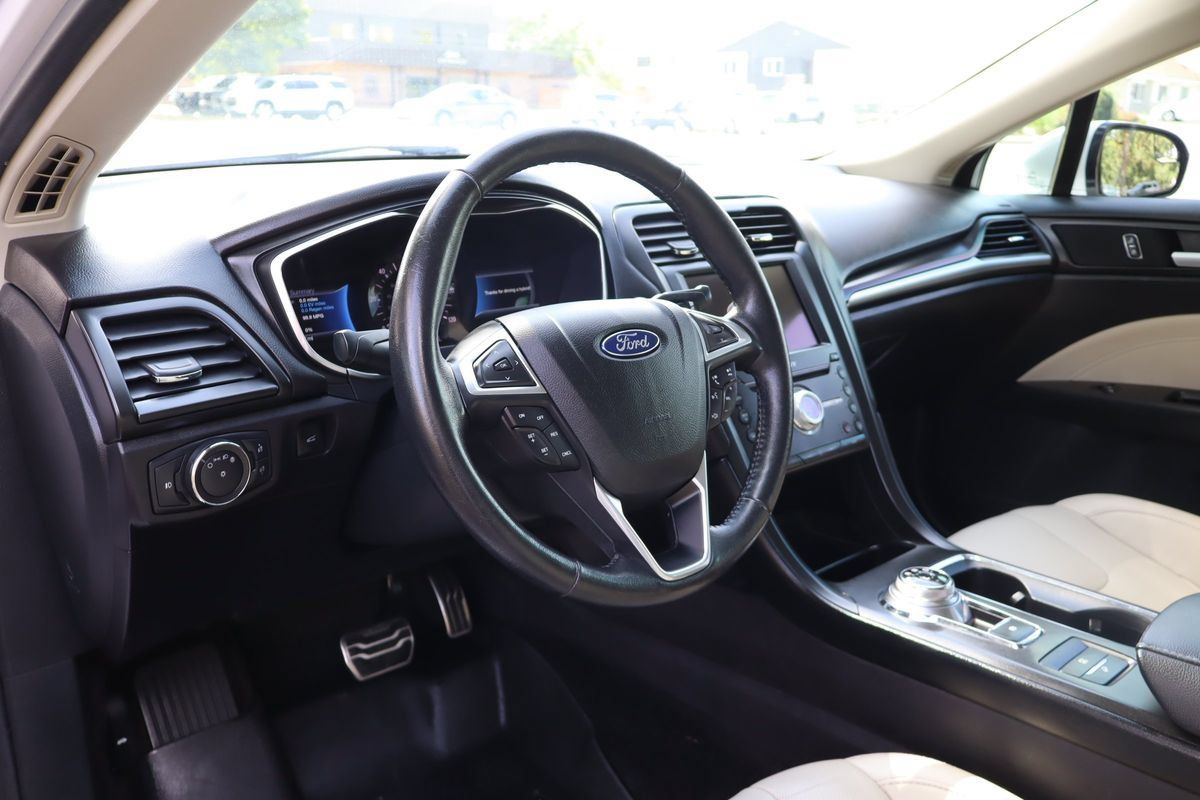 Used 2017 Ford Fusion Titanium FWD image 15