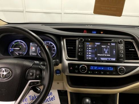 Used 2019 Toyota Highlander XLE image 19