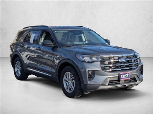 Used 2025 Ford Explorer Active w/ Active Comfort Package image 7