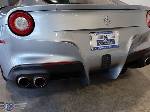Used 2016 Ferrari F12 Berlinetta image 16